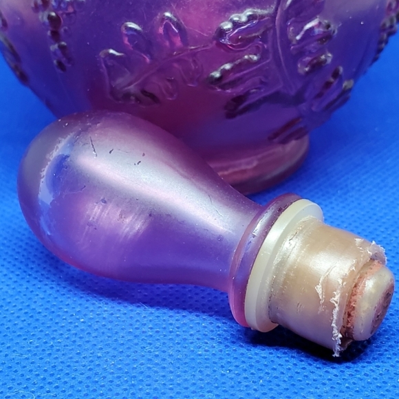 Skin So Soft Bottle by Avon, 1973 Bath Oil Decanter, Embossed Grape Vines EMPTY - Picture 10 of 11